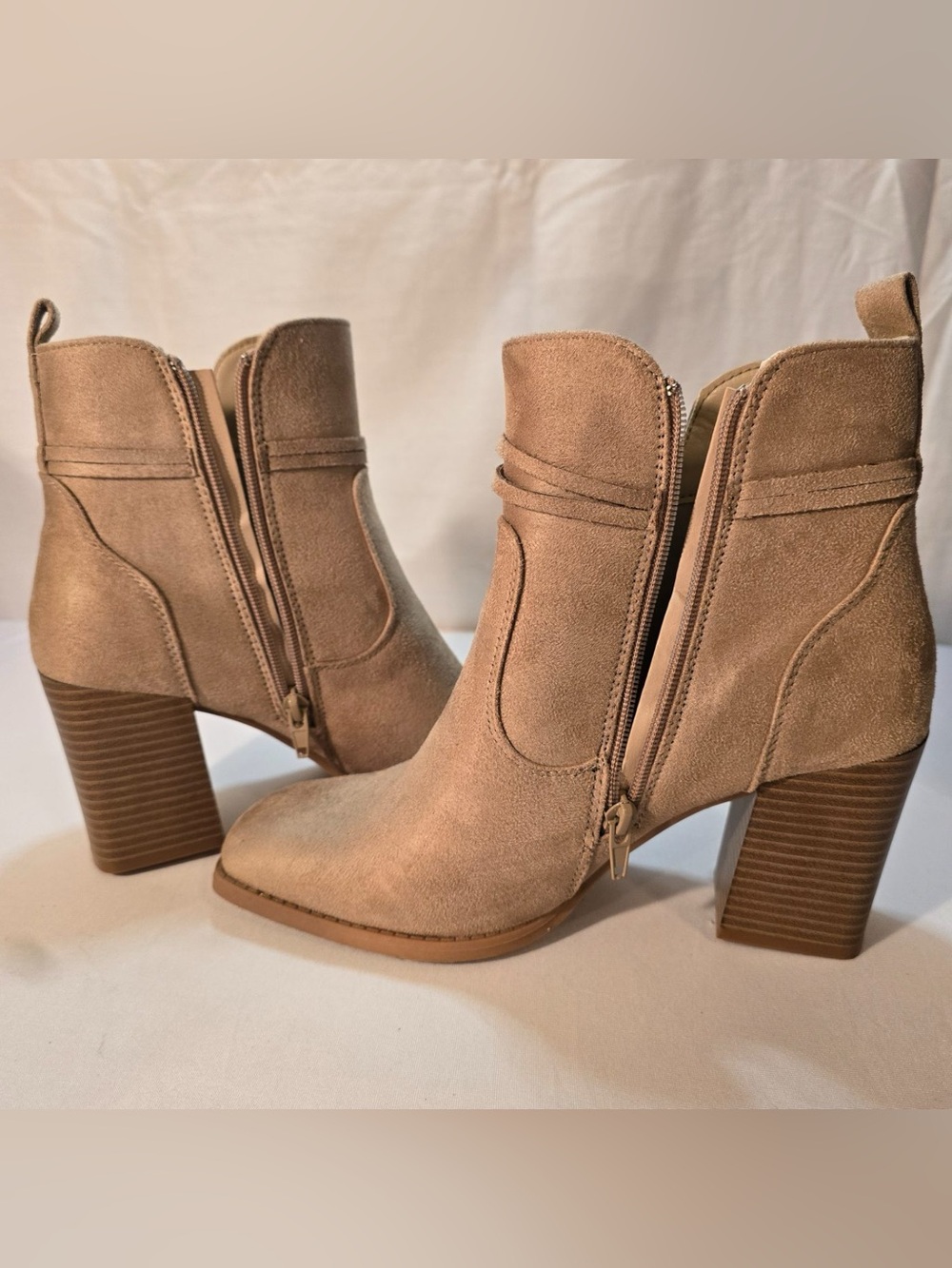 Pierre Dumas Women's Size 8.5 Taupe Suede Square Toe Ankle Booties Heel